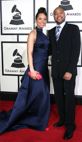 Illustration for article titled Grammy Awards Fashions Hit The High Notes